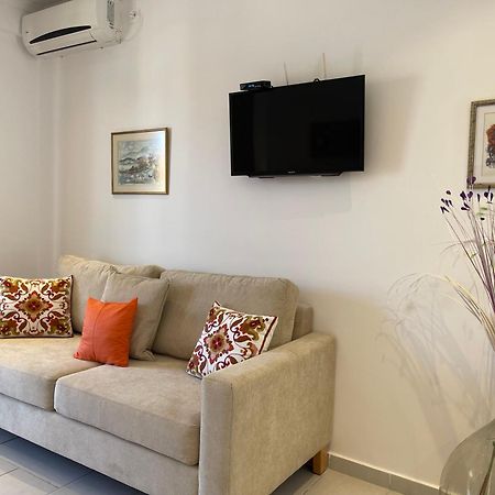 George Apartments Himare Luaran gambar