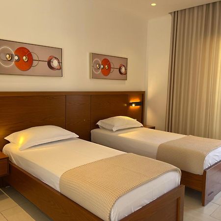 George Apartments Himare Luaran gambar