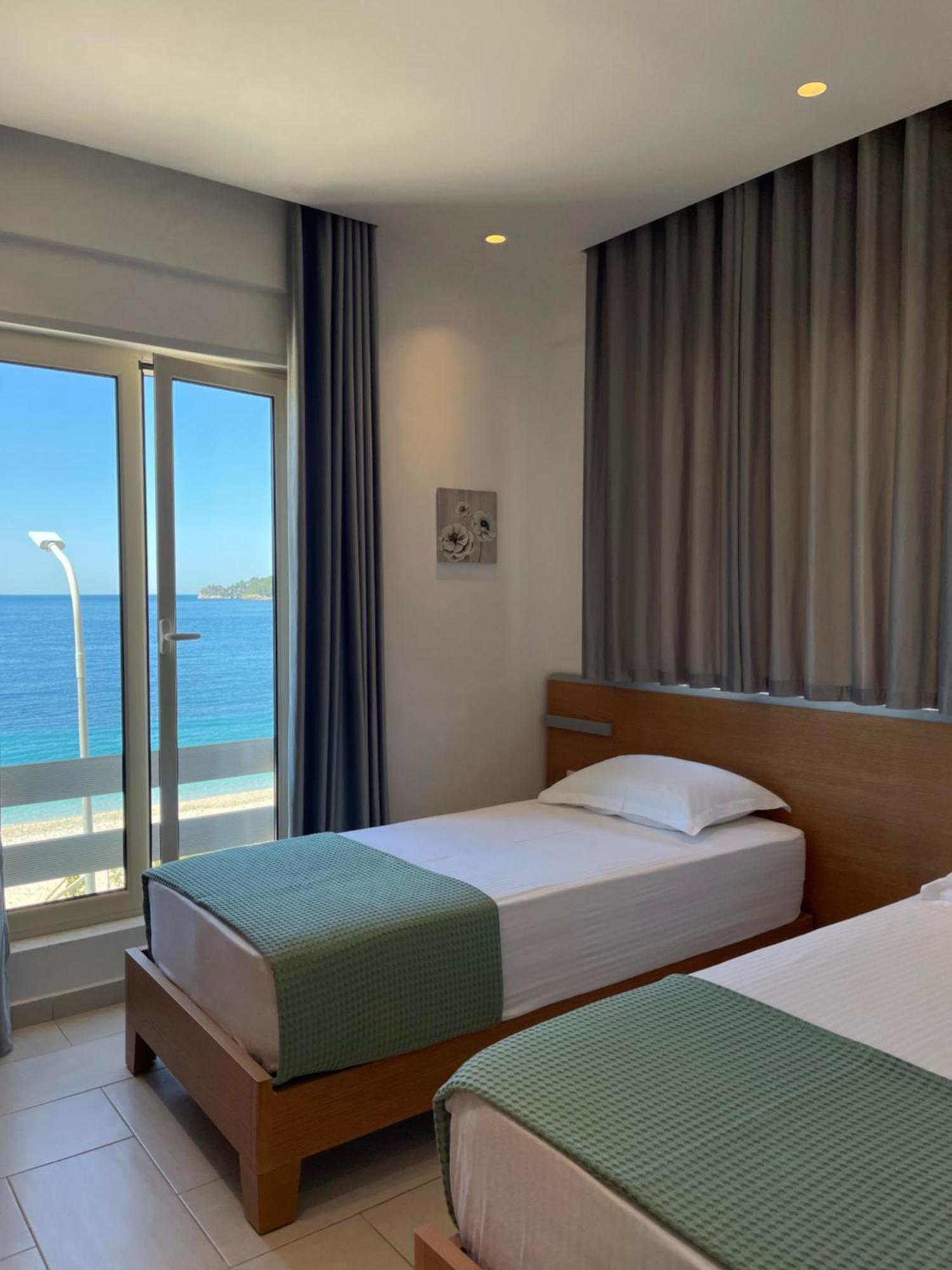 George Apartments Himare Luaran gambar