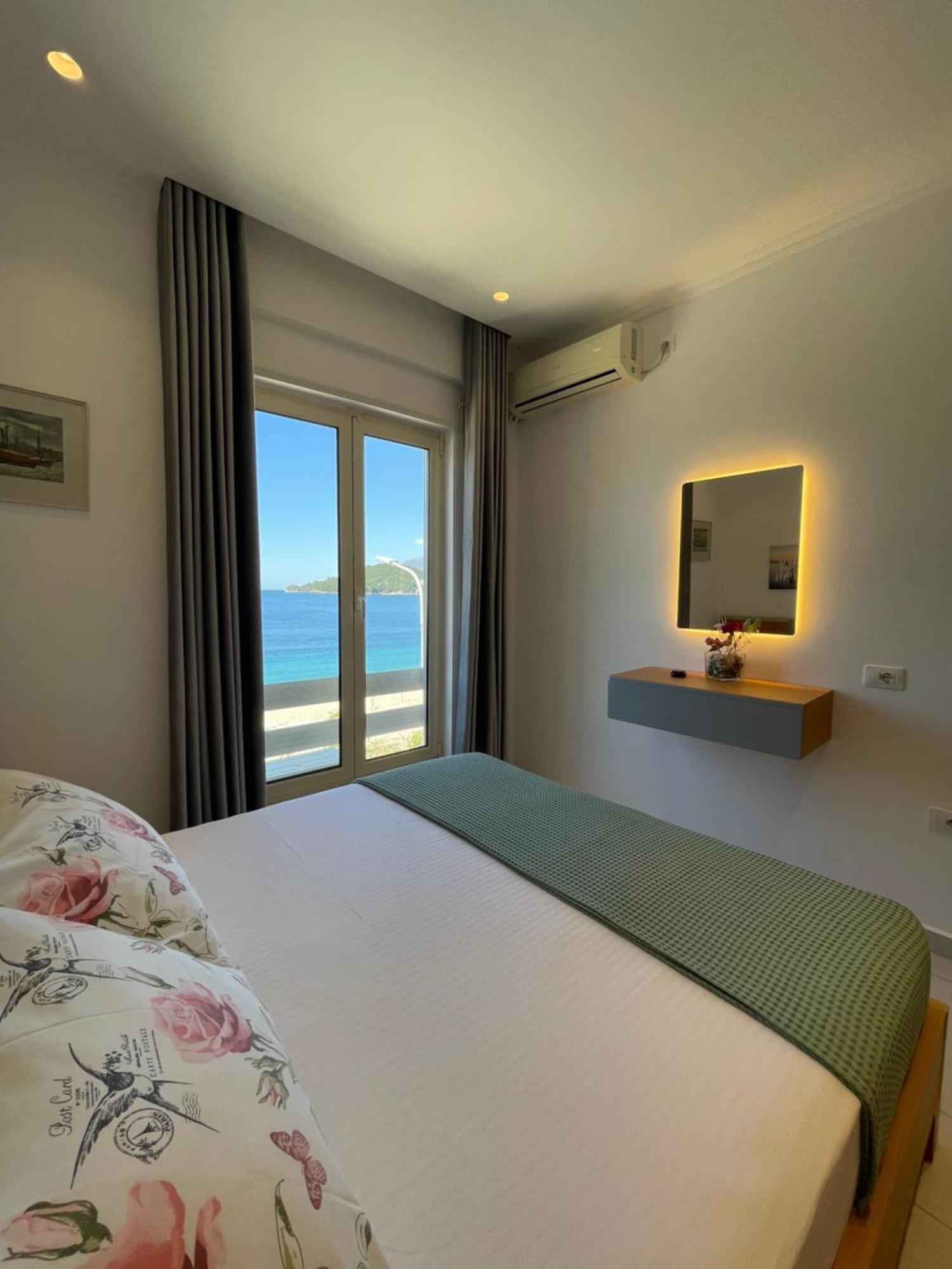 George Apartments Himare Luaran gambar