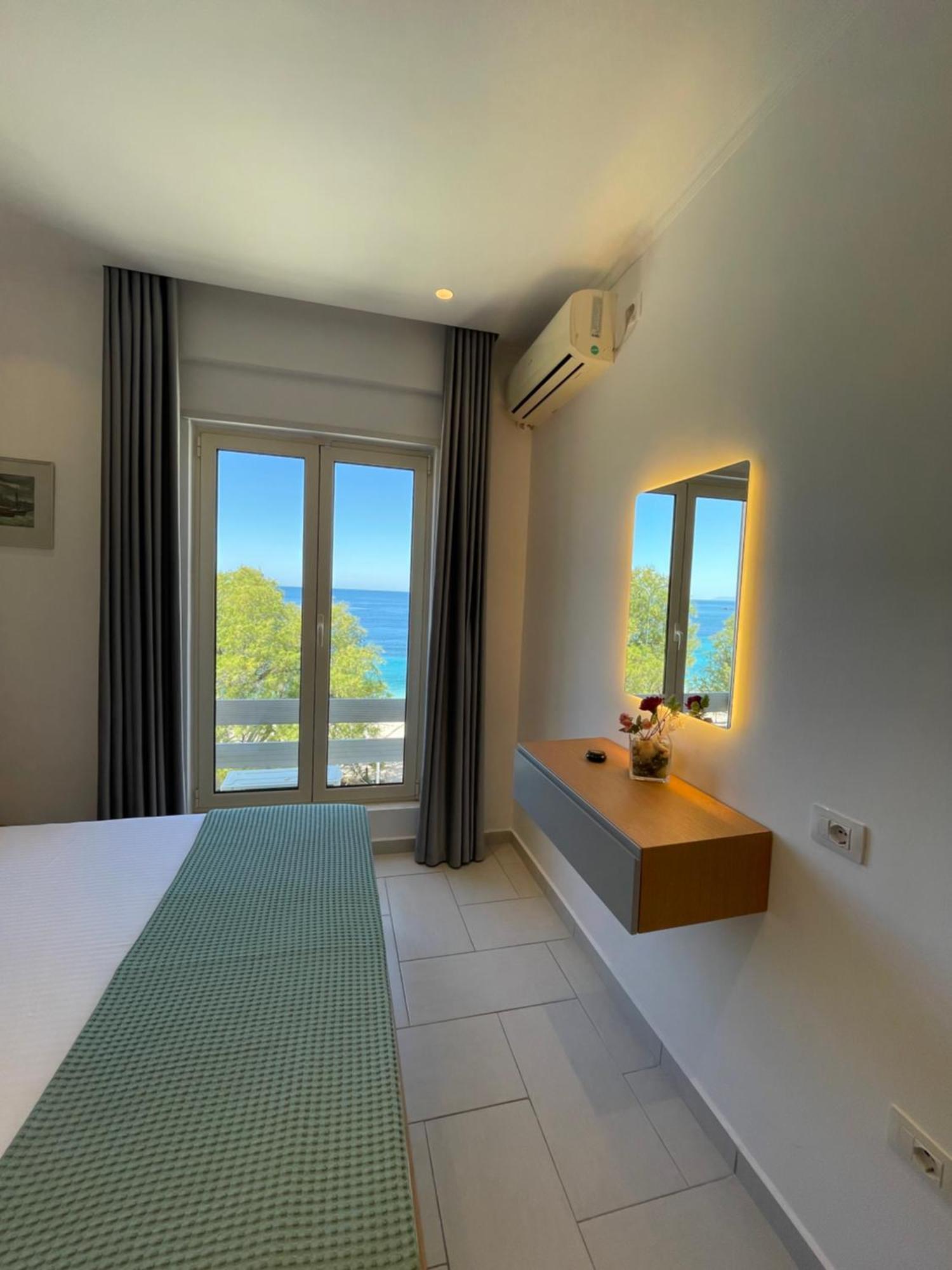 George Apartments Himare Luaran gambar