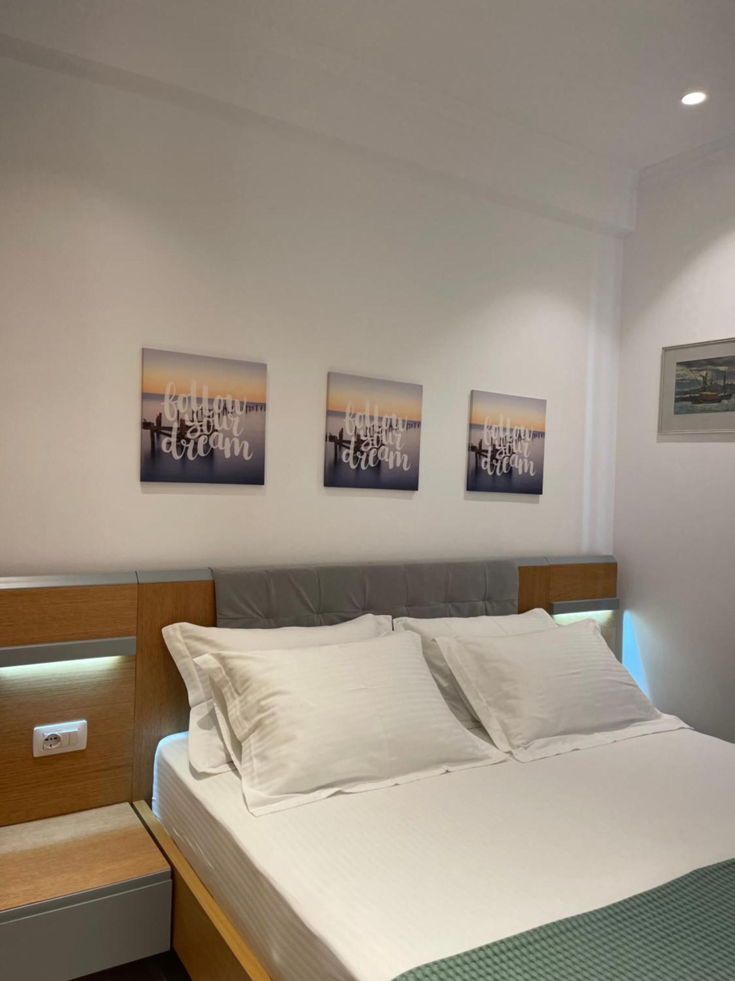 George Apartments Himare Luaran gambar