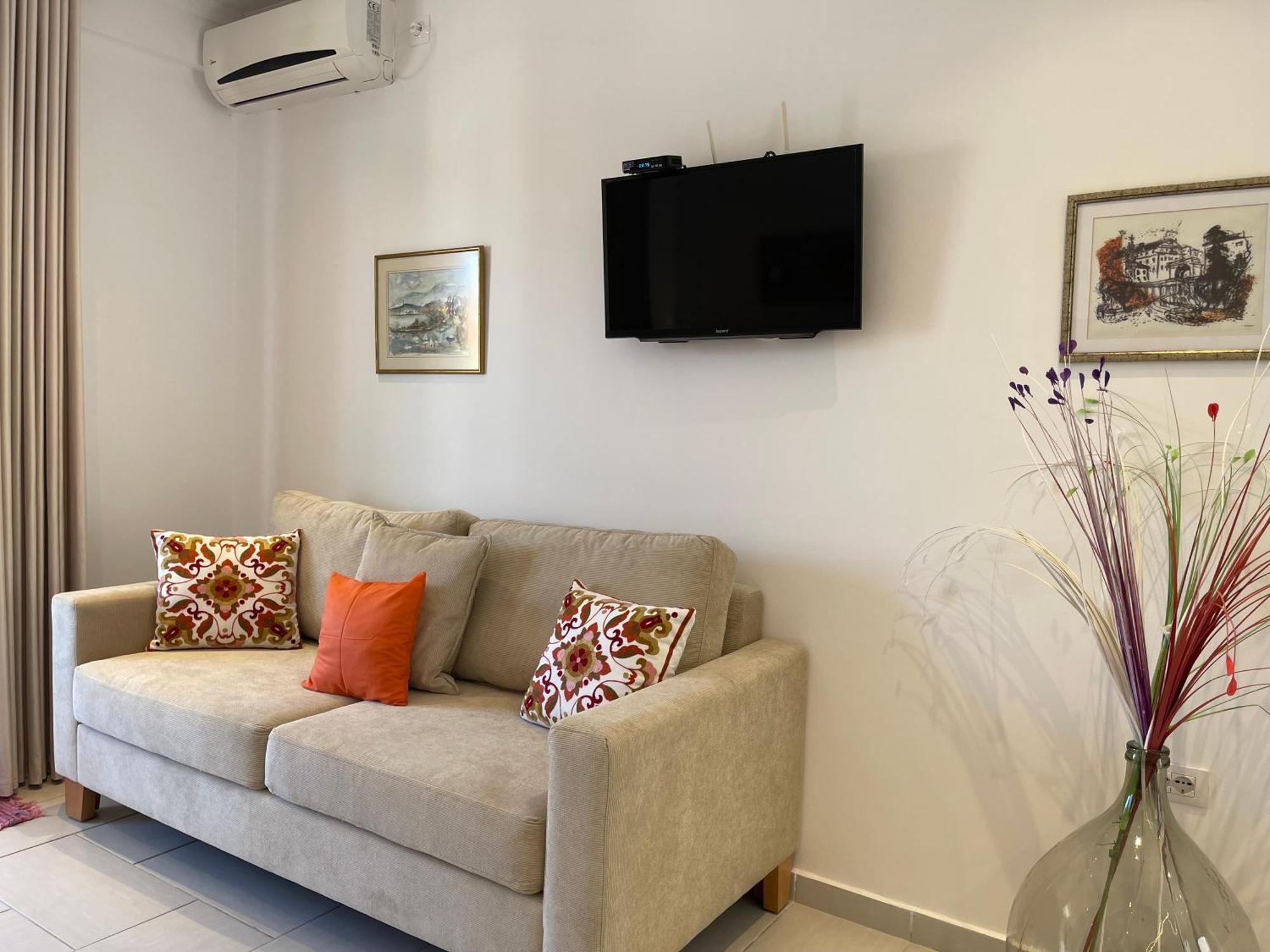 George Apartments Himare Luaran gambar