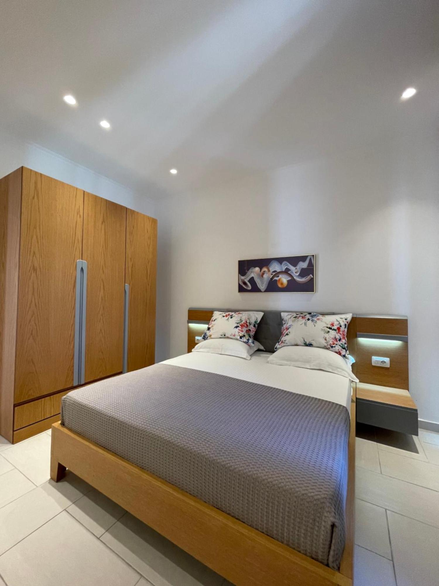 George Apartments Himare Luaran gambar