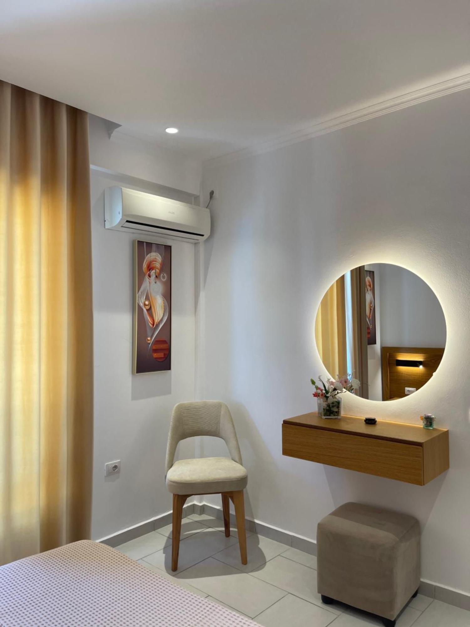 George Apartments Himare Luaran gambar