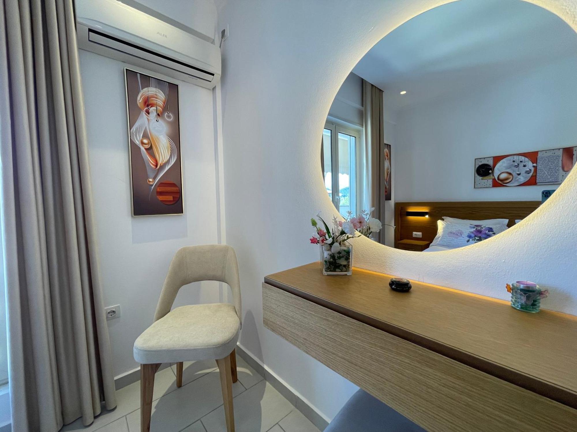 George Apartments Himare Luaran gambar