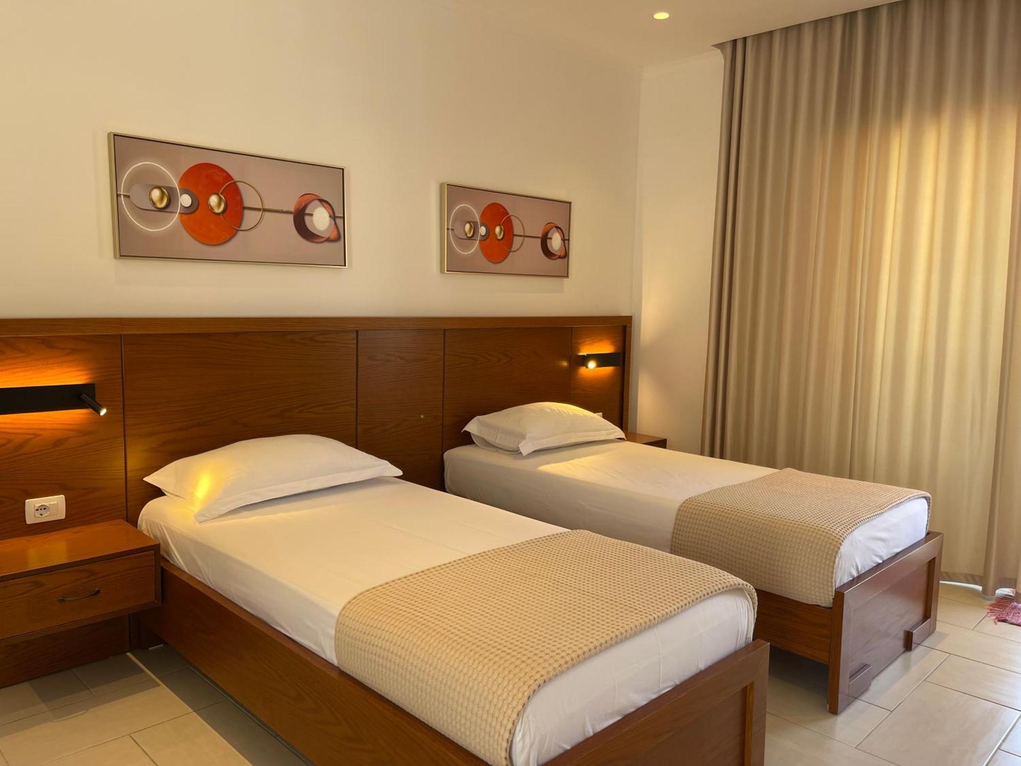 George Apartments Himare Luaran gambar