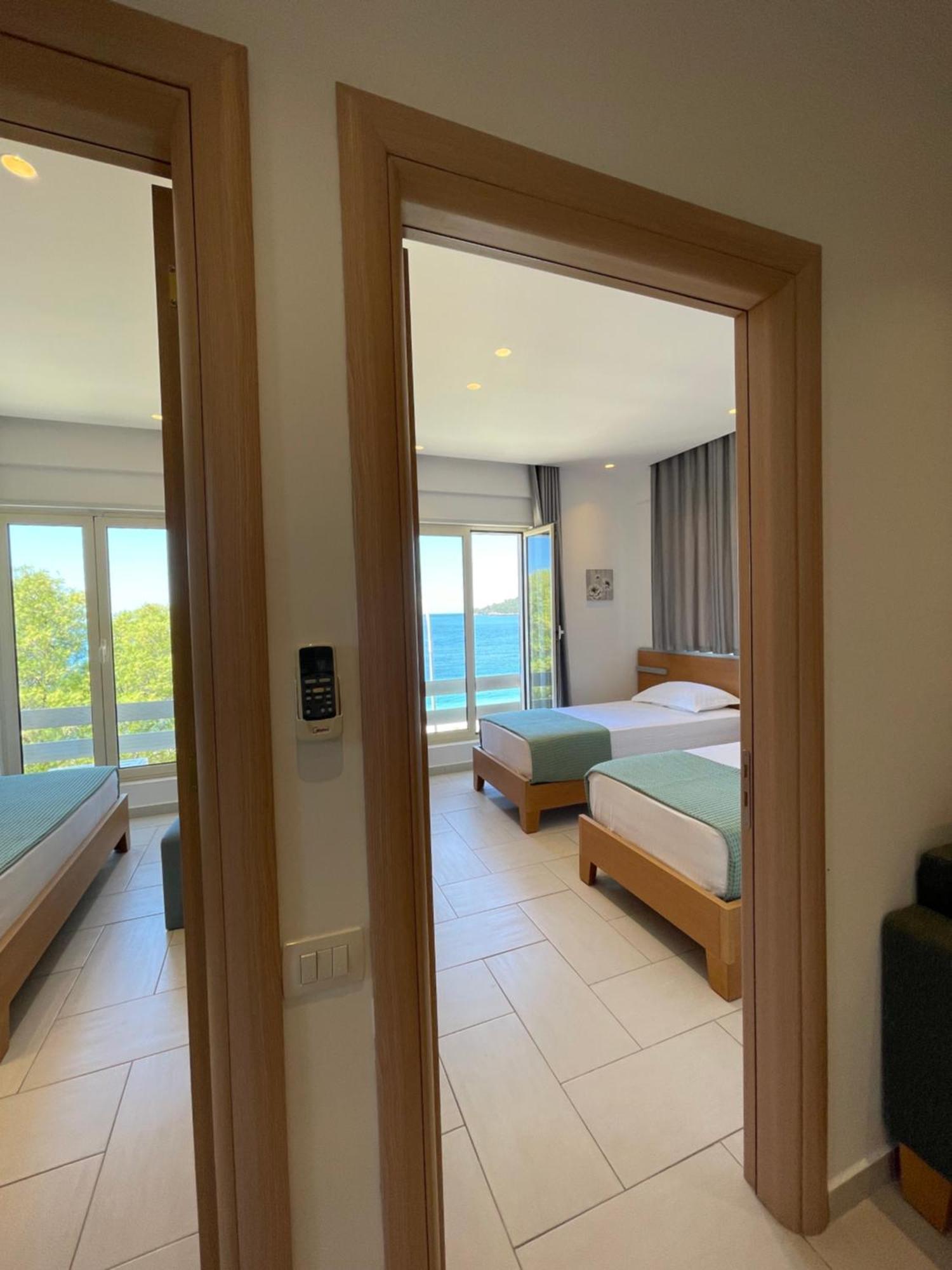 George Apartments Himare Luaran gambar