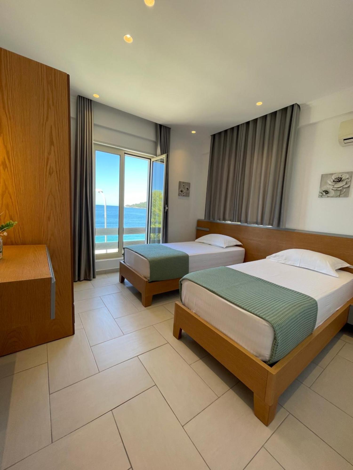 George Apartments Himare Luaran gambar