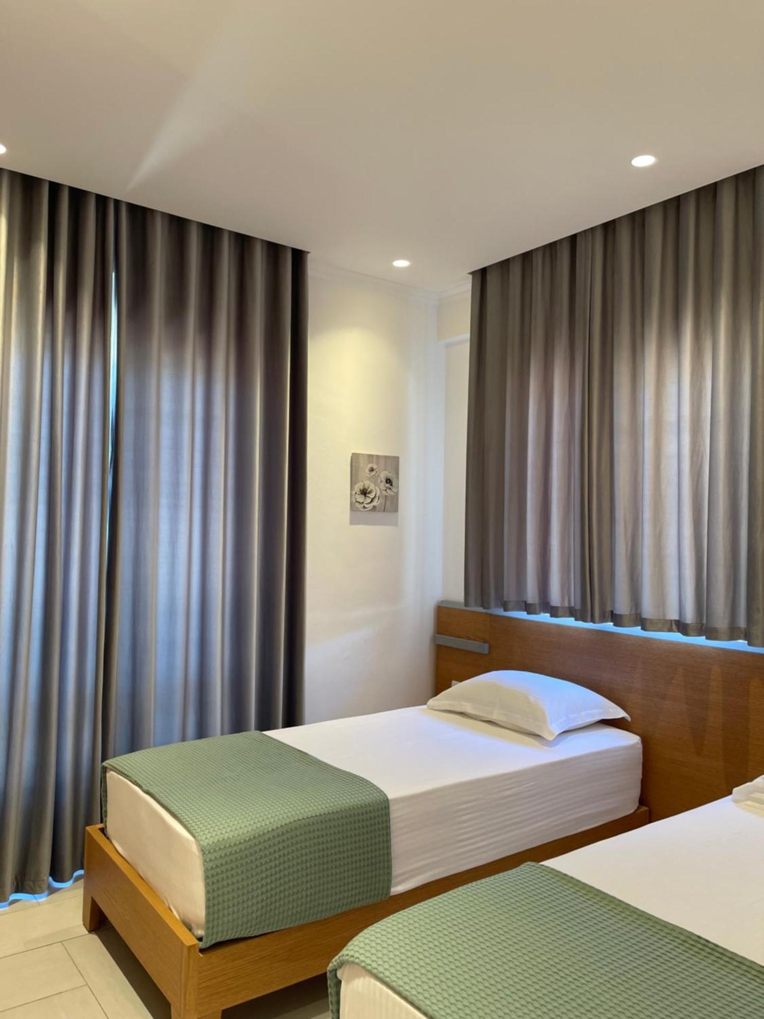 George Apartments Himare Luaran gambar