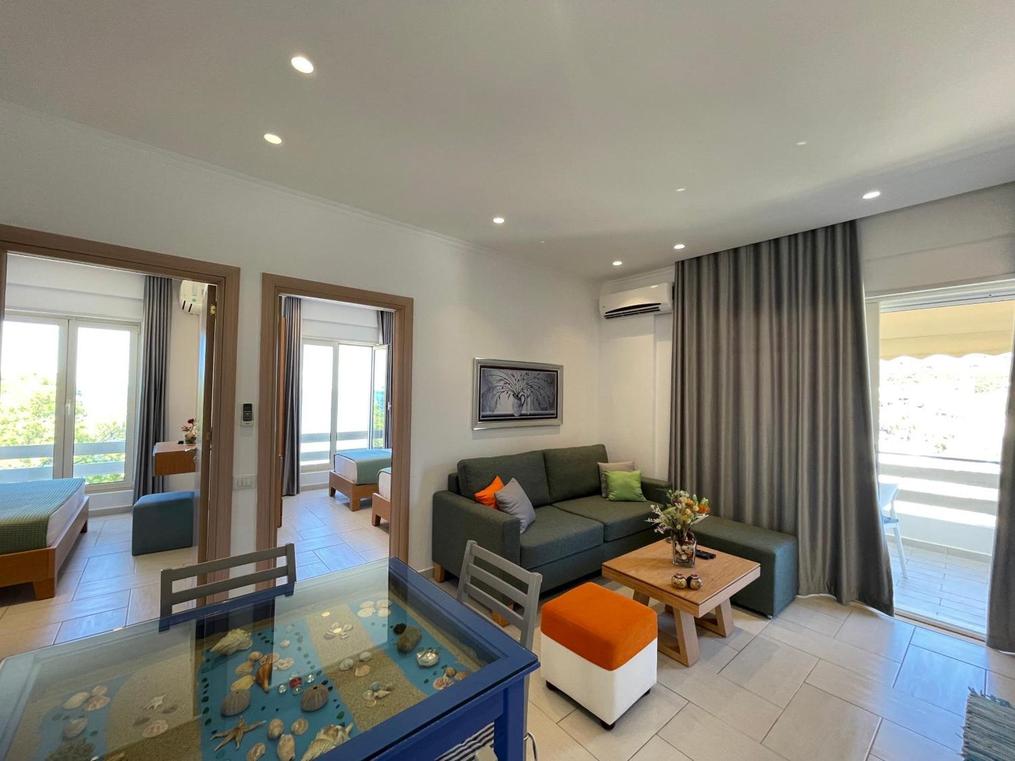 George Apartments Himare Luaran gambar