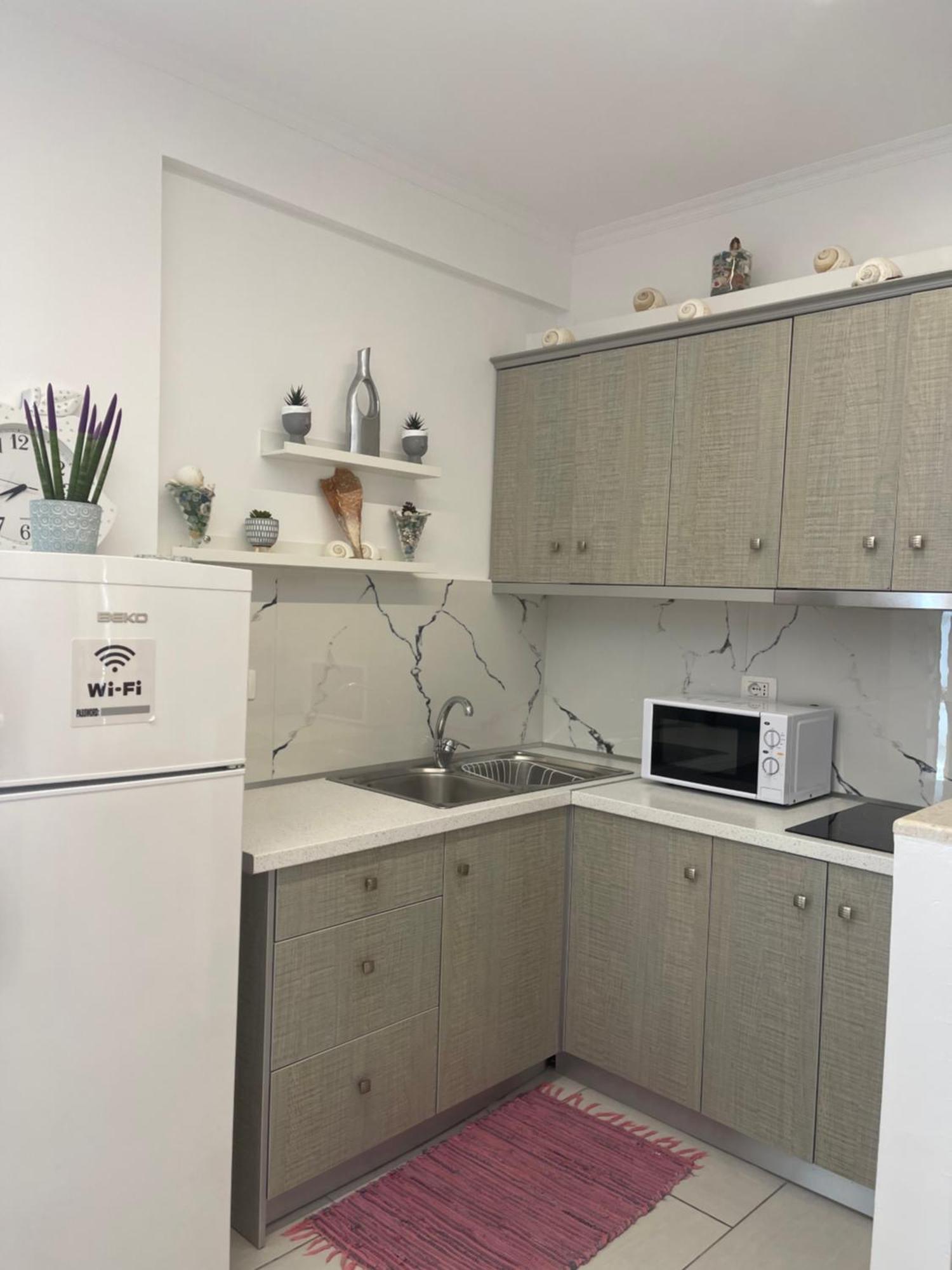 George Apartments Himare Luaran gambar