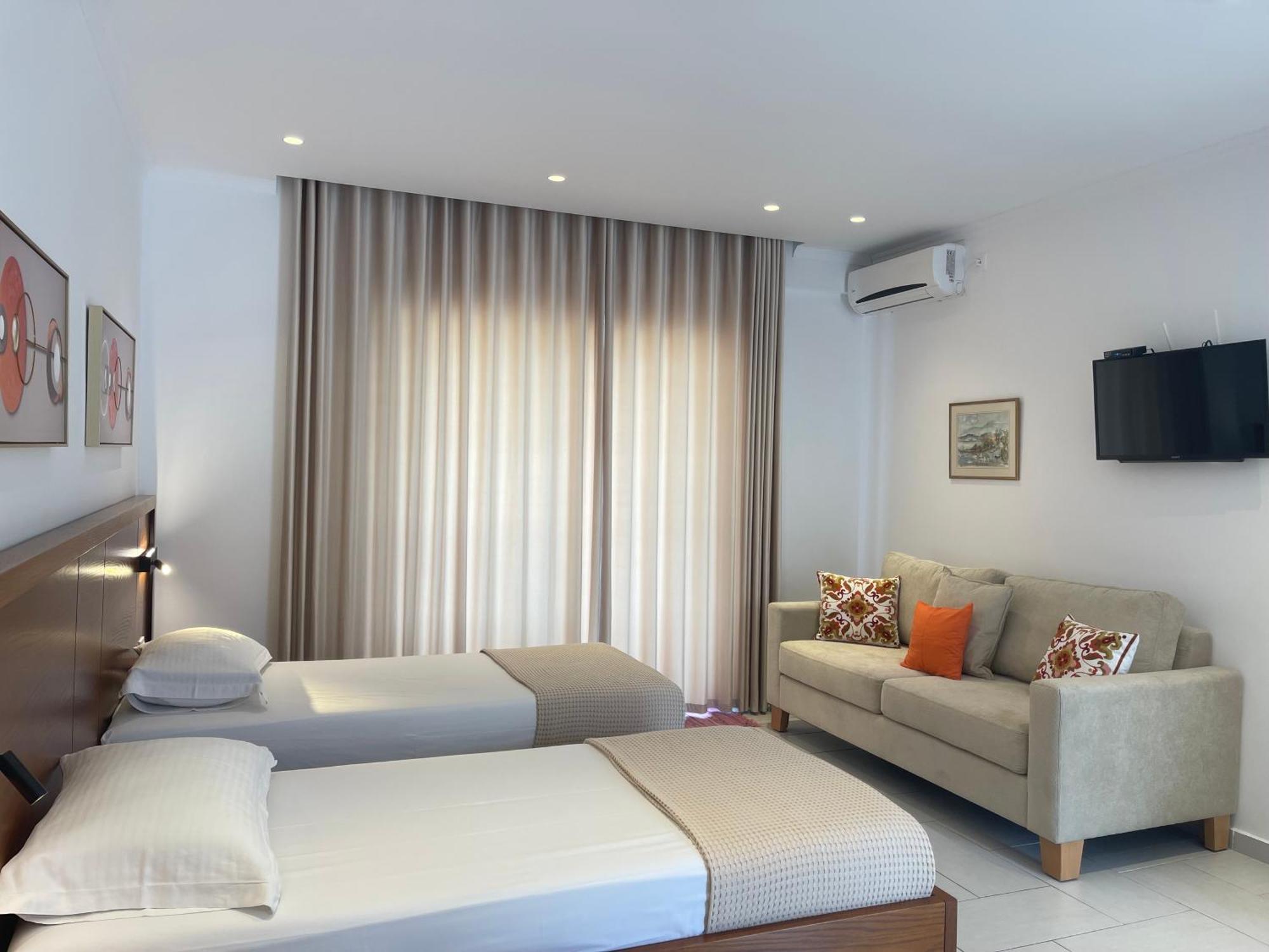 George Apartments Himare Luaran gambar