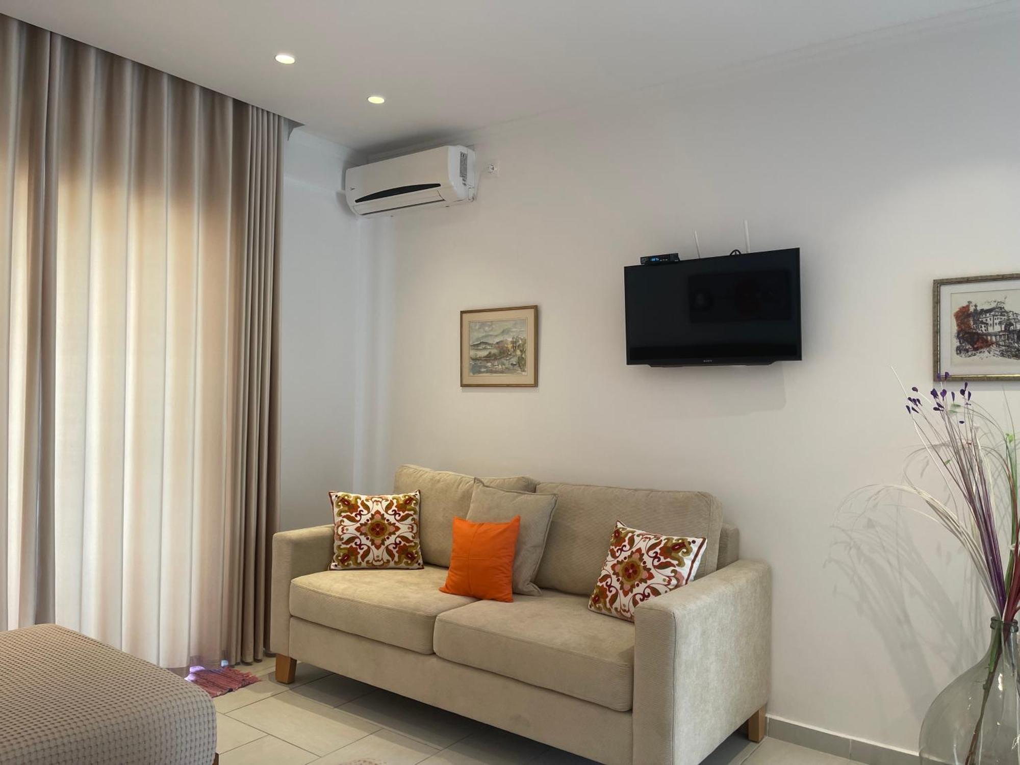 George Apartments Himare Luaran gambar