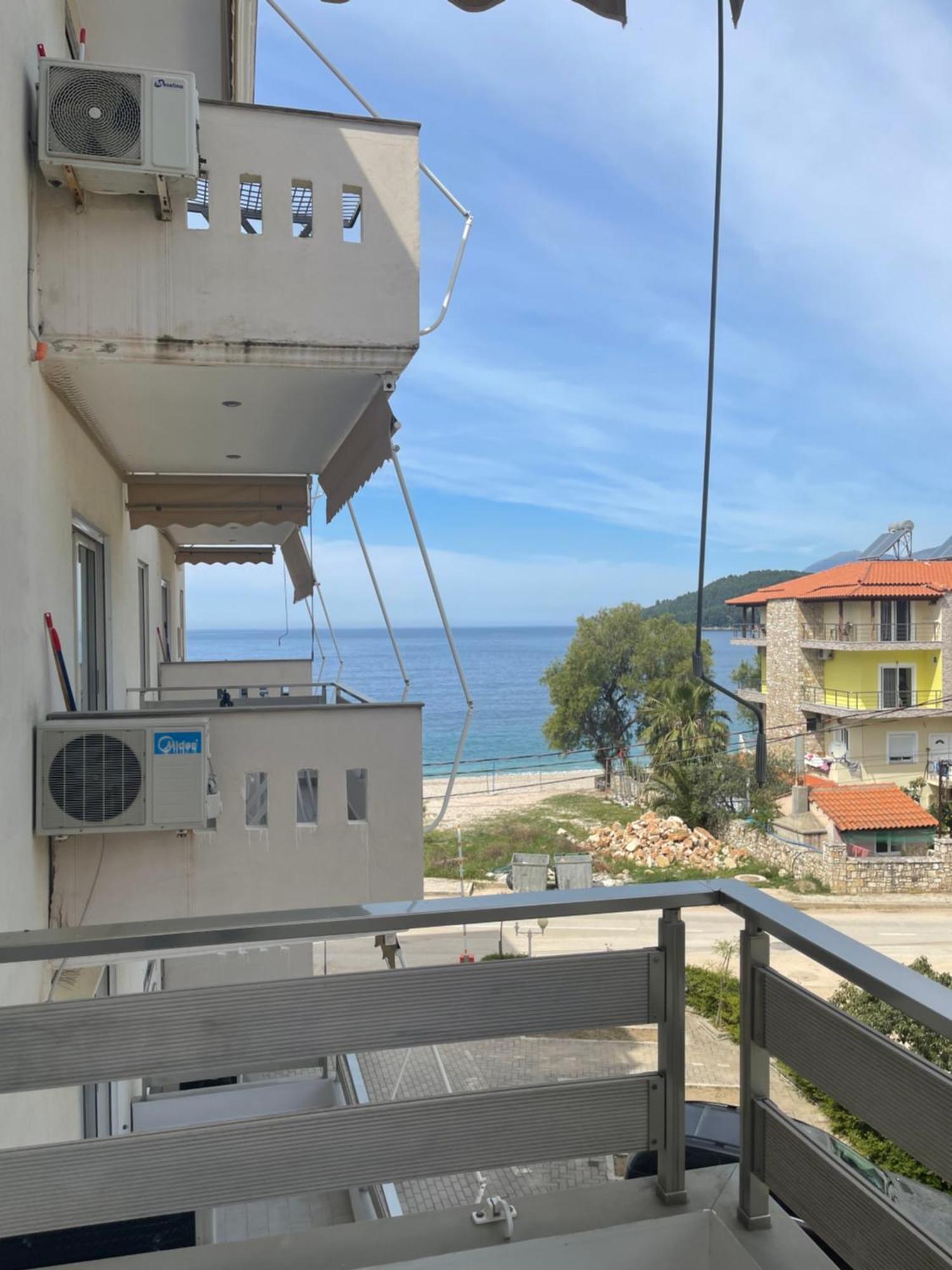 George Apartments Himare Luaran gambar