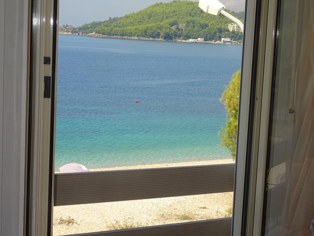 George Apartments Himare Luaran gambar